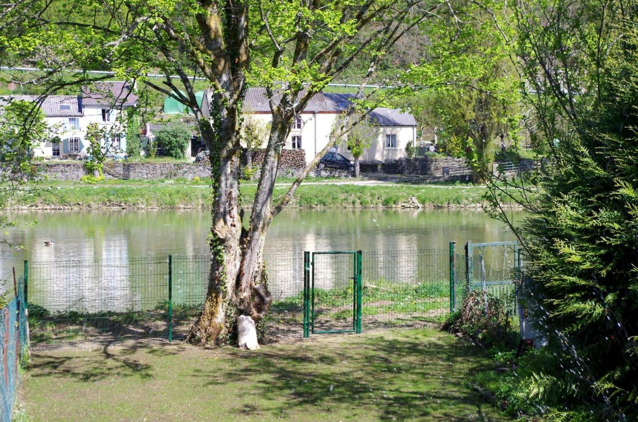 Le Doux Rivage, proche de Charleville, jardin et accès à la voie verte Joigny-sur-Meuse Exterior foto