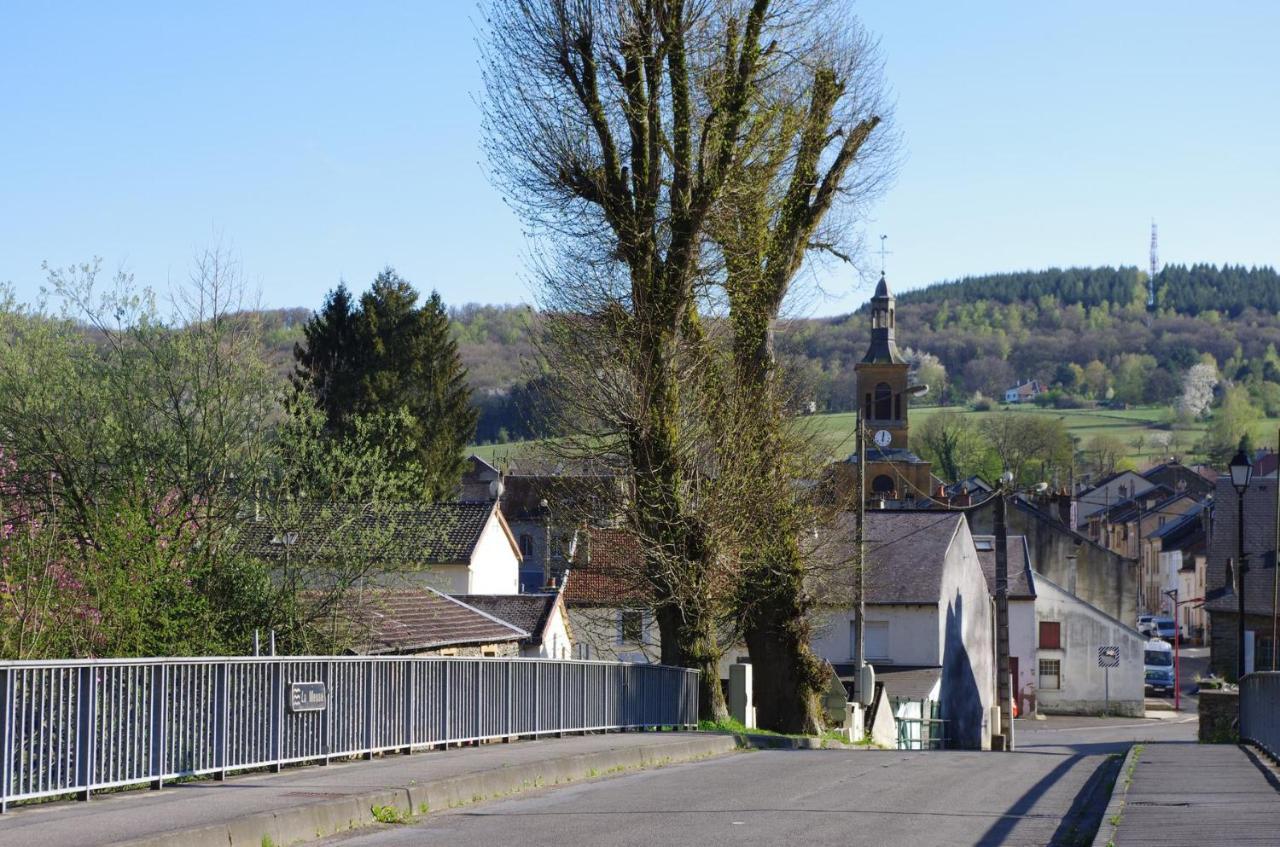 Le Doux Rivage, proche de Charleville, jardin et accès à la voie verte Joigny-sur-Meuse Exterior foto