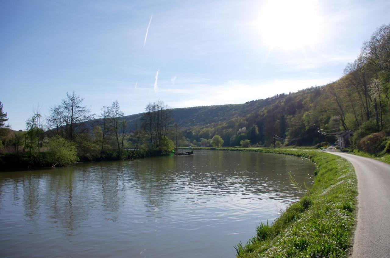 Le Doux Rivage, proche de Charleville, jardin et accès à la voie verte Joigny-sur-Meuse Exterior foto