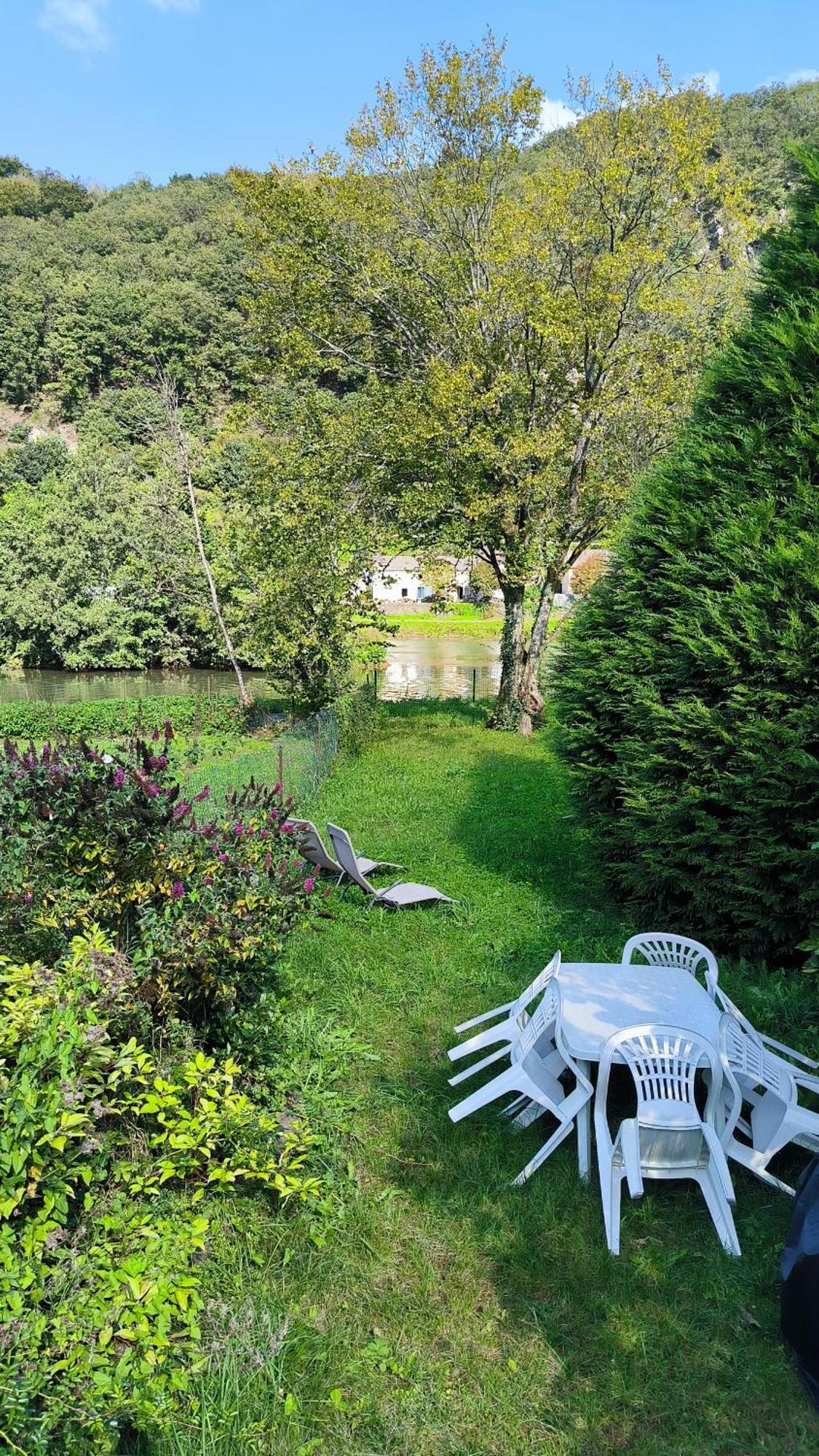 Le Doux Rivage, proche de Charleville, jardin et accès à la voie verte Joigny-sur-Meuse Exterior foto